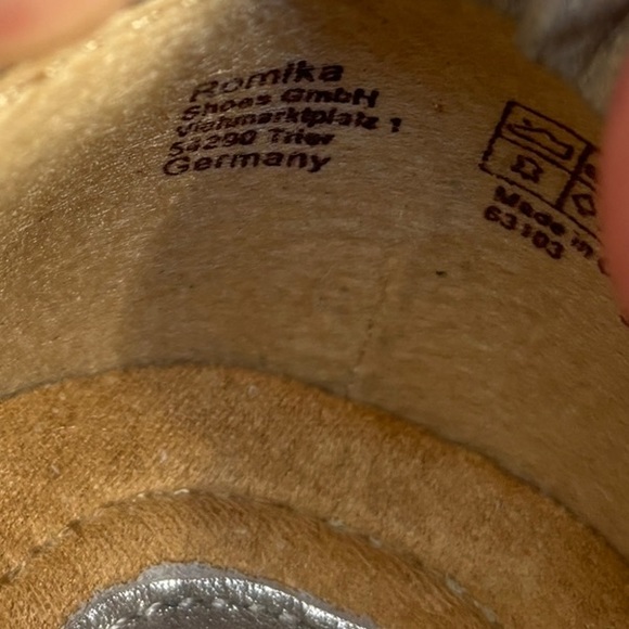 Romika Women’s 39 (8 1/2) Bahamas Silver Leather Mary Jane Shoes, Romika Flats - Picture 12 of 16